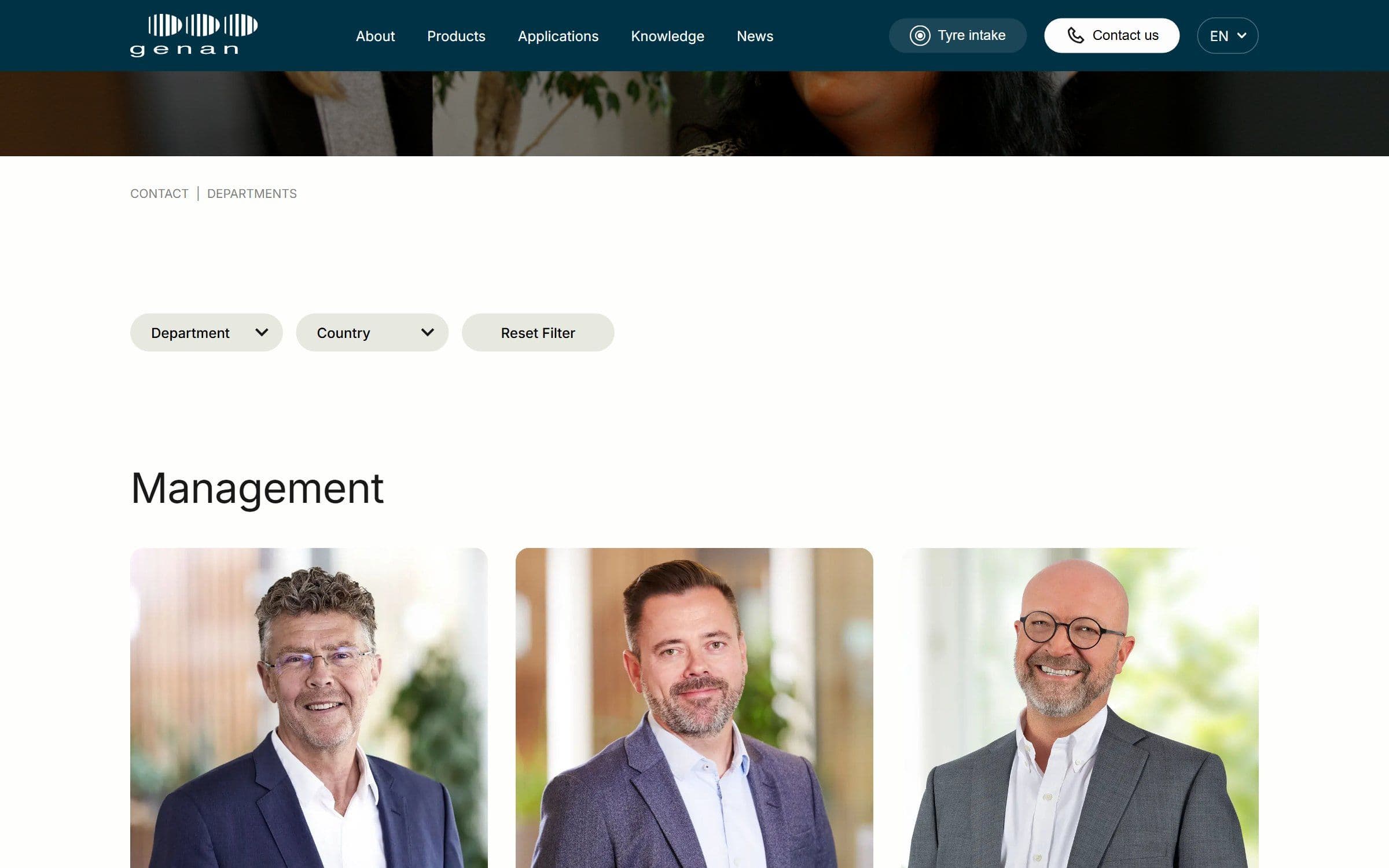 Medarbejderoversigten med filter på afdeling og land.